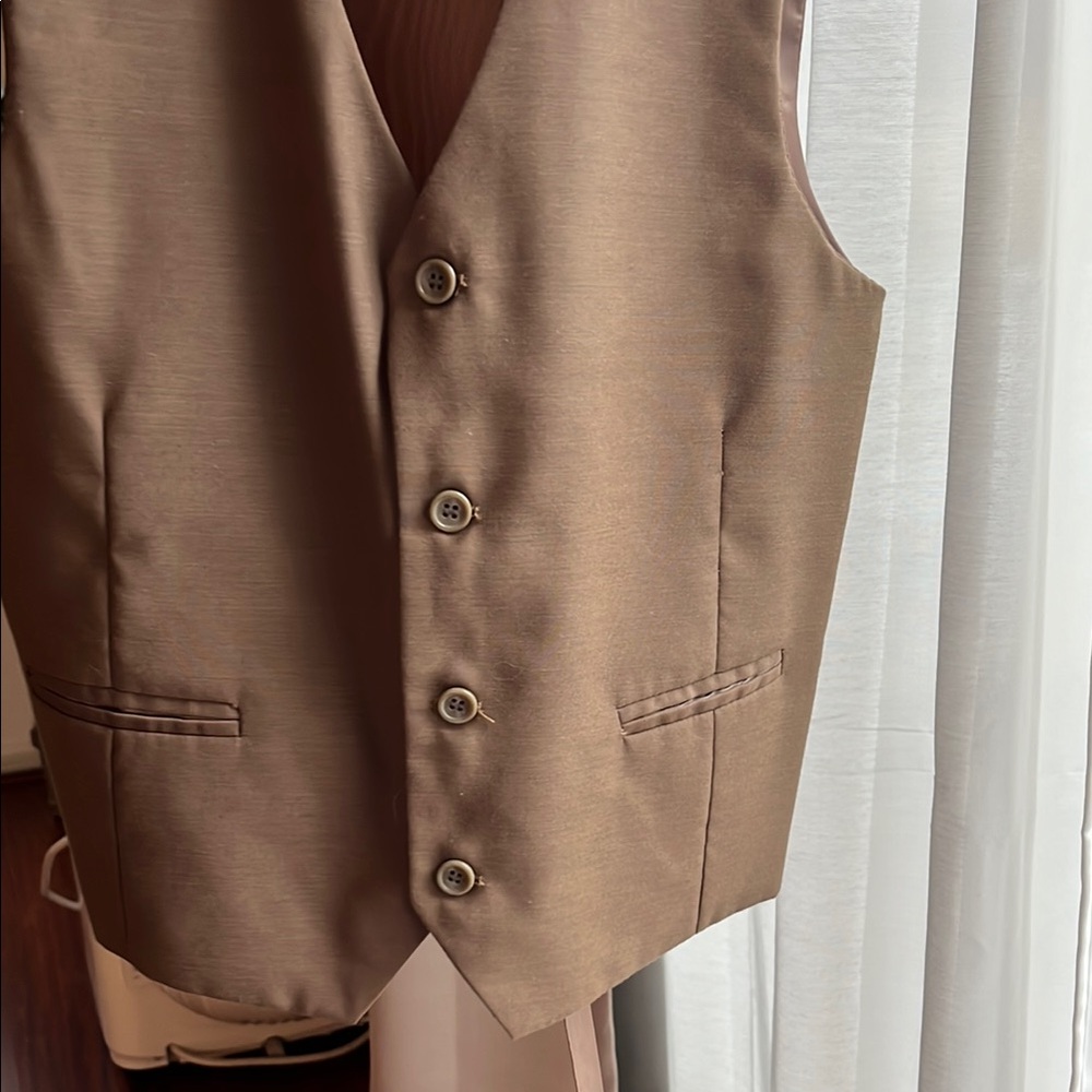 Button-Up Vest - Picture 3 of 4